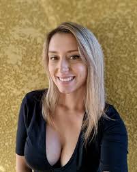 Kobieto, nie komplikuj. Jeśli spodobał się Tobie mężczyzna, trzeba podejść  do niego i powiedzieć: "Mężczyzno, podobasz mi się" I wszystko teraz to  jego problem, nie Twój. Sam się spodobał to niech sam