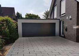 Schone Doppelgarage Passend Zum Haus Mit Ral7016 Sektionaltor Garage Moderne Construction Maison Amenagement Garage