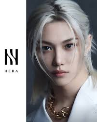 Felix ha sido nombrado el nuevo embajador global de la marca de cosméticos  HERA! De acuerdo con los reportes el día 6, Hera firmó un contrato con  Felix como su modelo publicitario.