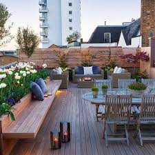 Desain rumah minimalis ini pun begitu sederhana, tapi dapat dilihat bahwa penggunaan warna monokrom mampu membuatnya terasa lebih lapang. 50 Desain Rooftop Garden Yang Asri Dan Elegan Rumahku Unik