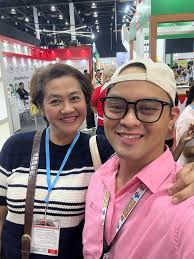 With Beautiful mam Sha Wie of Mix Plant, Inc. at wofex With chef Tina  Agregado II , Jt Inday Kusinera and Baked Mama in action #wofex #mixplant