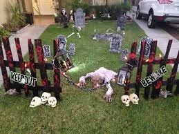 63 Easy Diy Halloween Decorations Ideas For Your Front Yard Scary Halloween Decorations Outdoor Easy Diy Halloween Decorations Halloween Diy Outdoor