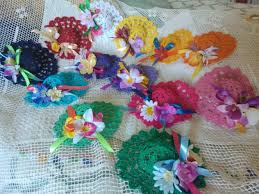 Bomboniera per nascita spilla cappellino bimba realizzata interamente a mano ad uncinetto. Cappellino Ad Uncinetto Per Bomboniera Annunci Pisa