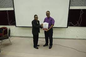 Get in touch with muhammad khairuddin (@mkhairuddin) — 1189 answers, 3208 likes. 200 Pelajar Smk Kompleks Klia Pelajari Teknik Menjawab Spm Di Fbmk Upm Faculty Of Modern Languages And Communication