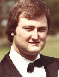 Robert Dewan's Instagram, Twitter & Facebook