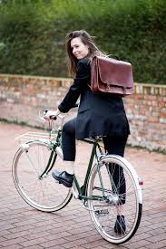 Business Look Mit 3 In 1 Tasche Von Moimoi Mode Outfits Frauen Outfit Nachhaltige Produkte