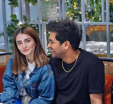 Merub Ali drops new photo with Asim Azhar; leaves fans in awe - Daily Times