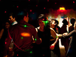 Thinking out loud es profunda, romántica en realidad este grupo de hip hop del pacífico prende cualquier fiesta con muchas de sus canciones y para tu matrimonio tendrás de donde elegir. 5 Lugares Con Ambiente Para Bailar Salsa Cumbia Rock Y Mas En Cdmx Donde Ir