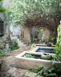 Espace Exterieur D Une Ancienne Maison De Campagne J Adore Cette Photo Me Fait Rever Avec Images Jardins Terrasse Jardin Amenagement Jardin