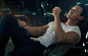 My debut album at last is out now! Luke Evans Libera O Clipe De First Time I Ever Saw You Ofuxico