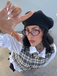 Model seeking collaboration for creative projects