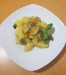 Poi trasferite in una padella grande 3 cucchiai di olio extravergine e le cipolle. Ciambotta Patate Zucchine Fiori Di Zucca Spizzichiamo