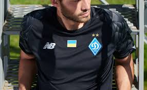 Обложувањето не е дозволено на лица помлади од 18 години. Futbol Dinamo Predstavilo Novuyu Formu Ona Polosataya Foto Novosti Ukrainy Sport Liga Net