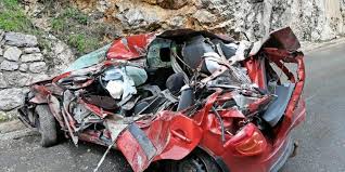 Check spelling or type a new query. Tonnenschwerer Felsbrocken Erschlagt Autofahrerin In Tirol