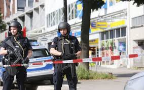 Un homme a tué à coups de couteau une fonctionnaire de police au commissariat de rambouillet (yvelines), avant d'être interpellé et blessé. Allemagne Ce Que L On Sait De L Attaque Au Couteau De Hambourg Le Parisien