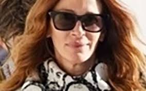 Jennifer Lopez's Hamptons Look Includes the Rich-Looking Jeans-and-Shoe  Combo I'm Wearing as Long as I Possibly Can