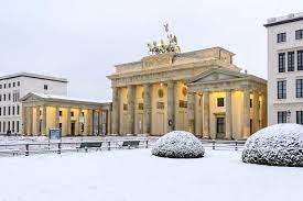 اذا كنت تنوي بدأ الدراسة في المانيا في الصيف ، يجب تقديم طلبات التسجيل في الصيف بحلول 15 يناير. Ø¨Ø±Ù„ÙŠÙ† ÙÙŠ Ø§Ù„Ø´ØªØ§Ø¡ Ø£Ø¬ÙˆØ§Ø¡ Ø§Ø­ØªÙØ§Ù„ÙŠØ© ÙˆØ£Ù…Ø§ÙƒÙ† ØªØ±ÙÙŠÙ‡ÙŠØ© Ù„Ø§ ØªÙ†Ø³Ù‰ Ø§Ø®Ø¨Ø§Ø± Ø§Ù„Ø§Ù…Ø§Ø±Ø§Øª Ø§Ù„Ø¹Ø§Ø¬Ù„Ø©