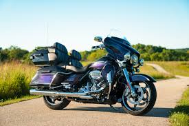 Latest road king 2021 available in 1 variant(s). Die Harley Davidson Cvo Modelle Fur 2021 Harleysite De