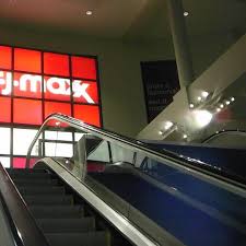 Need to know what time macy's in new york opens or closes, or whether it's open 24 hours a day? T J Maxx Kaufhaus In New York
