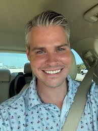 Young professional looking to build connections in Sarasota