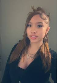 Julie Ferra's Instagram, Twitter & Facebook