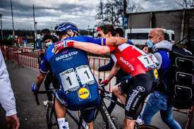 Danish champion kasper asgreen has made the day's first attack after 4 kilometres. Sxgfndigdb5q9m