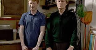 When tim learns that the men in his family can travel in time and change their own lives, he decides to go back and win the woman of his dreams. Questao De Tempo Critica