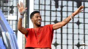 During the performance, kid cudi wore a floral dress, which many pointed out as a tribute to the late kurt cobain. Zmxw Gqwc0di4m