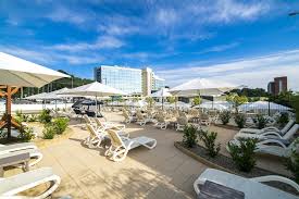 Cu o capacitate de 180 de camere și apartamente, din care un apartament vip, un apartament honeymoon, două apartamente blue și două gold, lotus therm este cel mai spectaculos hotel din regiunea de vest a țării. Hotel Lotus Therm 5 Baile Felix Nexus Travel Deva Excursii In Tara Si In Strainatate