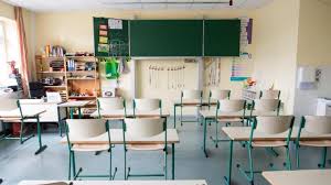 Der direkte körperliche kontakt ist, soweit möglich, zu vermeiden. Quarantane 126 Schulen Sind Wegen Corona Wieder Komplett Dicht Augsburger Allgemeine