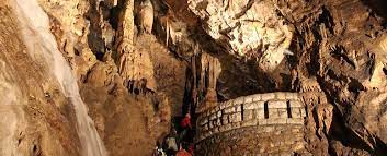 Maybe you would like to learn more about one of these? Szent Istvan Cseppkobarlang