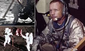 In 2007, a rumour surfaced on twitter that zach braff had killed himself. Neil Armstrong Dead Famed Astronaut And First Man On The Moon Dies Aged 82 Daily Mail Online