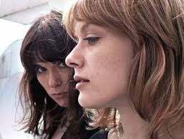 Le sorelle Wilson delle Heart, metà-fine anni '70 (non mi vengono in mente  due persone più belle nel rock di queste due leggende) : r/OldSchoolCool