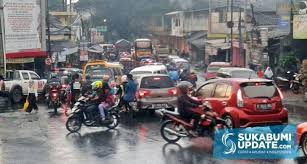 Jalan nagrak, cisarua, cibadak, sukabumi, jawa barat, indonesia, 43356. Arus Balik Wisata Jalan Cibadak Sukabumi Macet