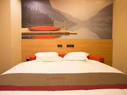 Zhengzhou is the capital and largest city of henan province in the central part of the people's republic of china. éƒ'å·žå°šå®¢ä¼˜é…'åº—æ²³å—éƒ'å·žæ–°éƒ'å›½é™…æœºåœºåº— 2021æœ€æ–°æˆ¿ä»·