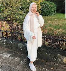 Hijab is faith not fashion. 18 Inspiring White Outfit Ideas With Hijab For Winter Zahrah Rose