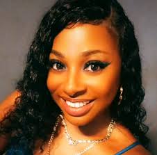 🎓 Graduate Spotlight: Sharicontay Davis 🎓 Meet Sharicontay, a public  health major with a concentration in health administration. As a proud  first-generation student, she chose #CCU because it felt like home, a