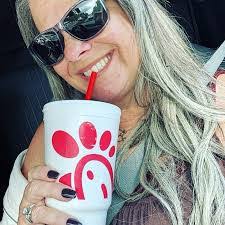 Lauren Wikoff's Instagram, Twitter & Facebook