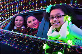 Holiday Light Shows Drive Thru And Drive By Christmas Displays On Long Island In 2020 Mommy Poppins Things To Do With Kids In 2020 Holiday Lights Christmas Light Displays Christmas Display
