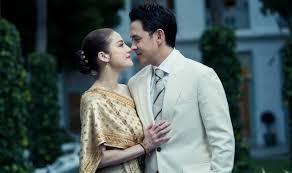 ลี นาตาลี เจียรวนนท์ เกิดเมื่อวันที่ 26 ธันวาคม พ.ศ.2523 ปัจจุบันอายุ 39 ปี เธอเป็นลูกครึ่งไทย จีน และอเมริกัน โดยคุณพ่อคือ ดร. à¸›à¸£à¸°à¸¡à¸§à¸¥à¸ à¸²à¸žà¸‡à¸²à¸™à¸¡à¸‡à¸„à¸¥à¸ªà¸¡à¸£à¸ª à¸™à¸²à¸•à¸²à¸¥ à¹€à¸à¸£ à¸à¸žà¸¥
