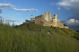 Vaadake küngas lausetes tõlkimise näiteid, kuulake nüüd, ilma oma endisest hiilgusest ja mattunud pinnasekihtide alla, on sellest järel vaid küngas. Mandrijaatekkelised Pinnavormid Geograafia