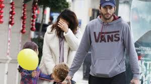 Der streifen war allerdings kein. Familienausflug Ashton Kutcher Und Mila Mit Kids Unterwegs Promiflash De