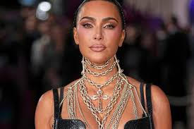 Kim Kardashians Schauspieldebüt in „All's Fair“: Hölzern und tief schürfend  wie ein Insta-Post