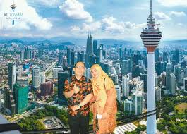 Tinggi menara kuala lumpur ini mencapai 421 meter. Mohd Faiz Bin Abdul Manan Pelantar Pemerhati Observation Deck Menara Kuala Lumpur