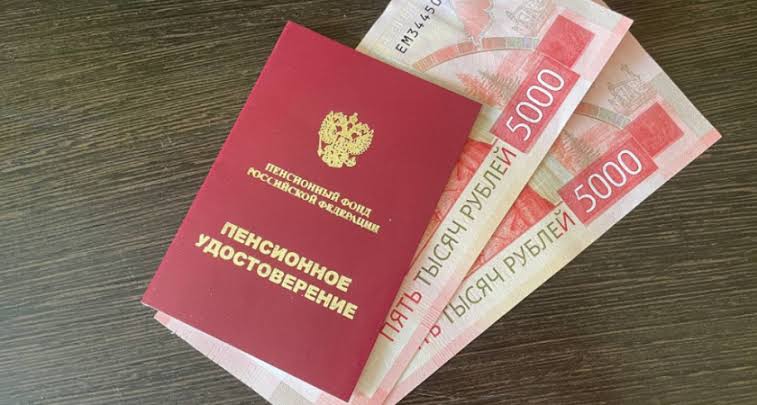 Перед майскими праздниками пенсионеры получат повышенные пенсии: уже  известны точные суммы