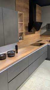 Eine Kuche Mit Dem Wohlfuhlcharakter Die Stoneart In Schiefergrau Mit Eichehavanna Kombiniert House En 2019 Cocinas Cocinas Modernas Y Cocinas Blancas