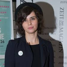 She is an actress and writer, known for красавчик (2007), место преступления (1970) and к&. Nora Tschirner Promiflash De