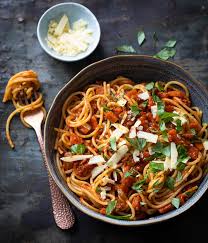 Klassieker Spaghetti Bolognese Saus Recept Pastarecepten Maaltijdrecepten Pasta Gerechten Gezond