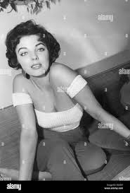 Joan collins 1957 hi-res stock photography and images - Alamy