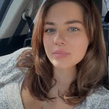 What are some ideas for a nail design with gold cat eye, sunflower, and  honeycomb?